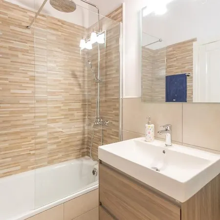 Private With Heated Pool & Terrace View Коральео