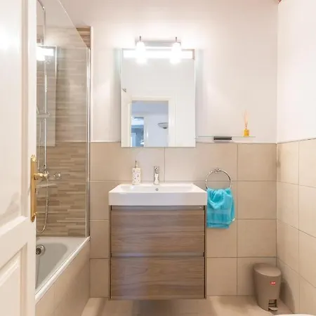 Private With Heated Pool & Terrace View וילה קורלחו
