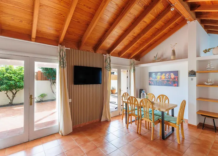 Private With Heated Pool & Terrace View 别墅 *